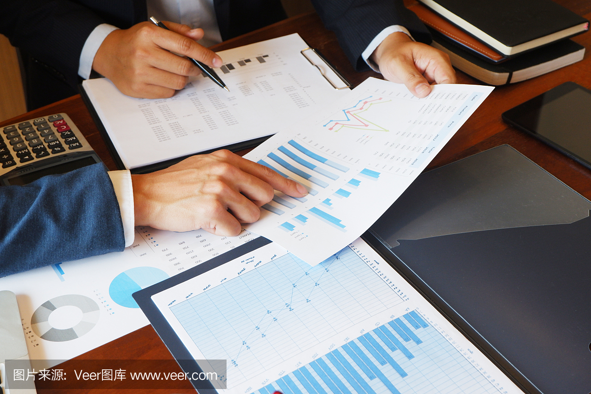 商務咨詢商務會議頭腦風暴報告項目分析。